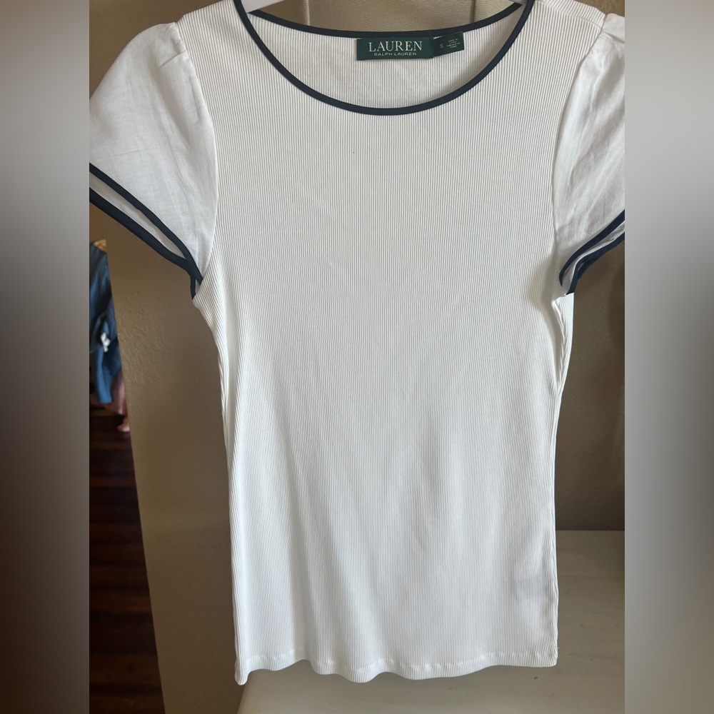 White and navy blue ribbed short sleeved top